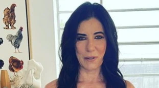 Paola Turci, vestitino in pelle strizzatissimo? Occhio a Francesca Pascale...