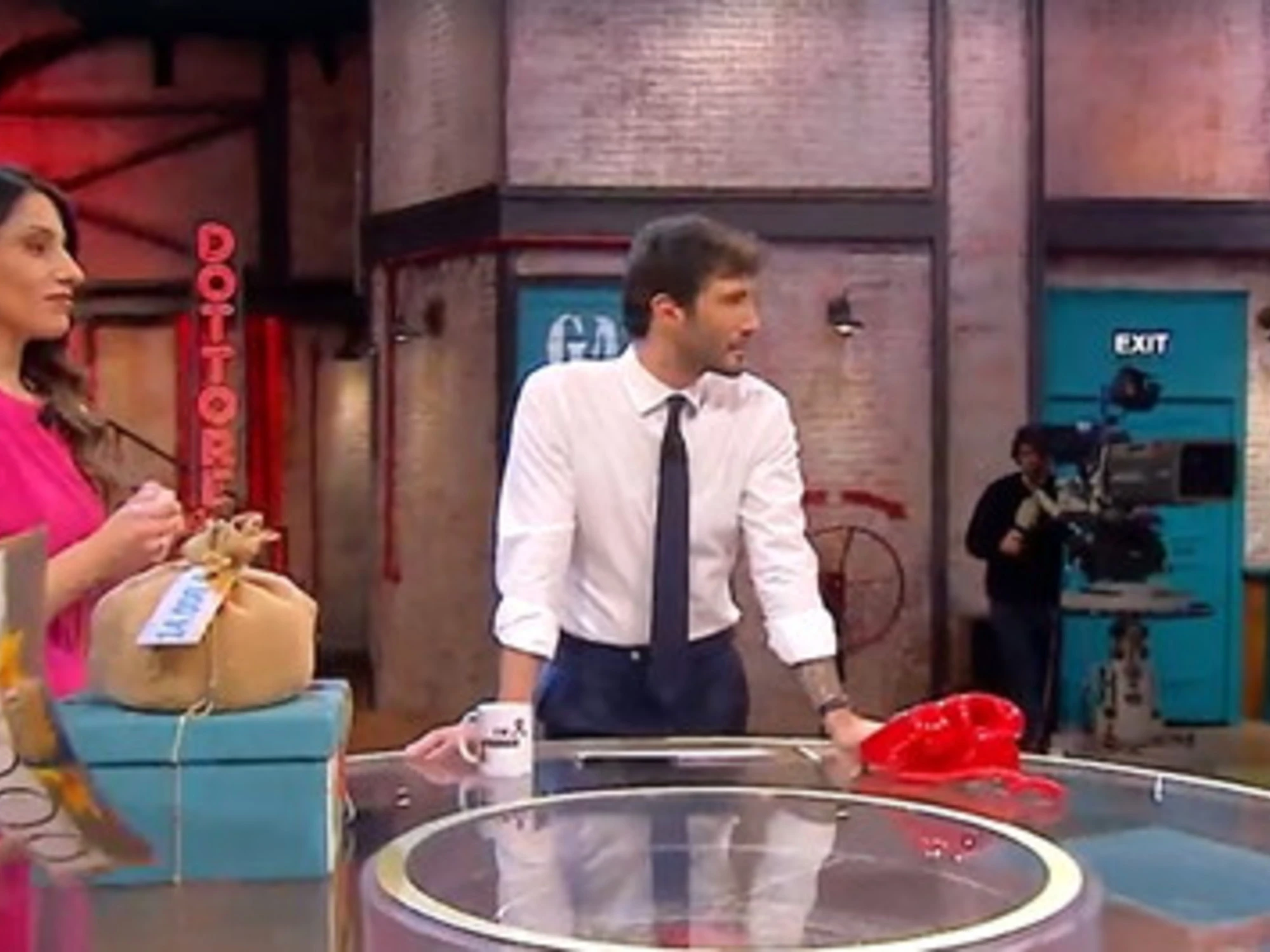 Affari Tuoi, la cospirazione per Tananai: clamorosi sospetti su De Martino