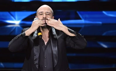 Checco Zalone spiana Valsecchi: "Poverino, che dolore". Una questione di soldi