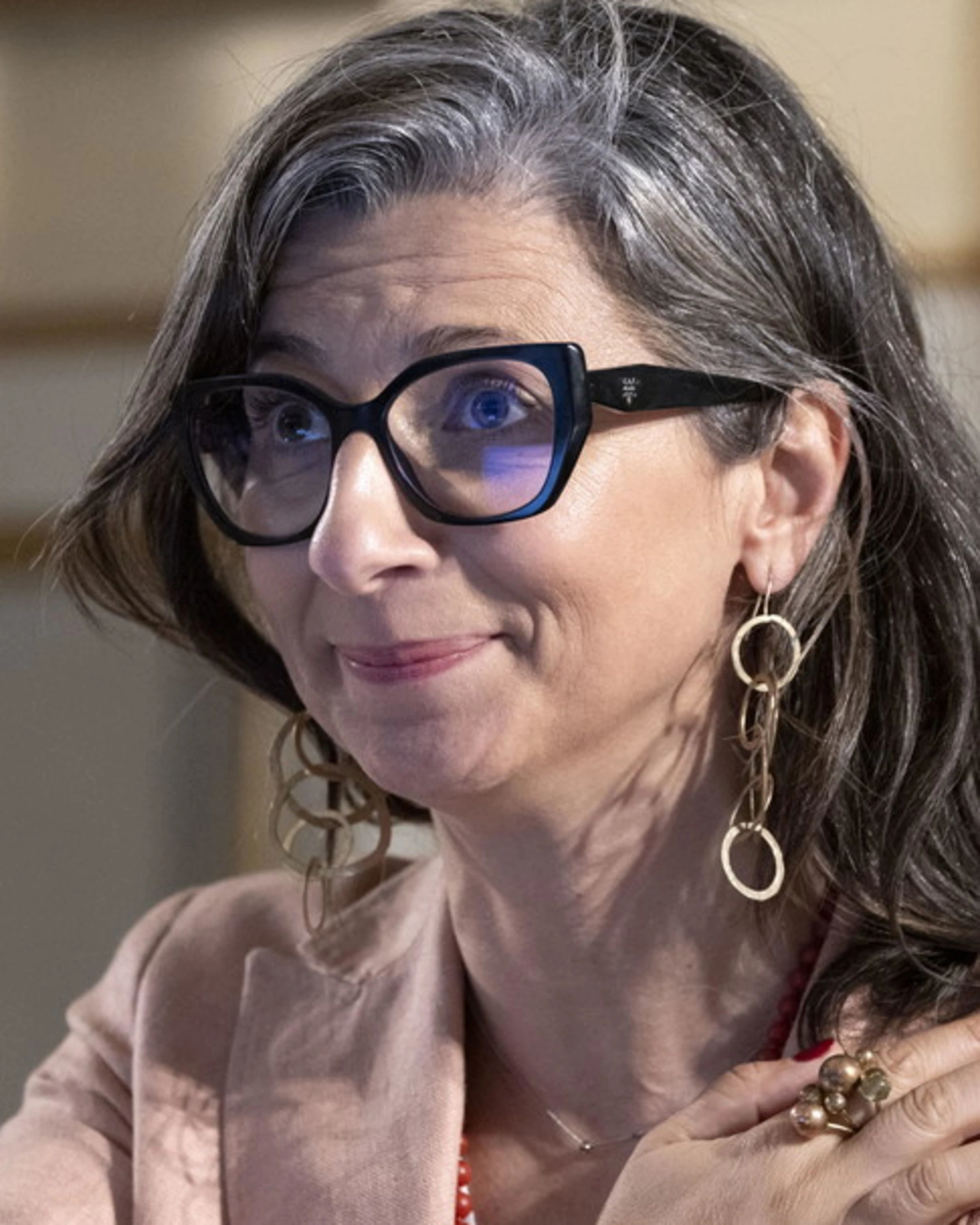 Francesca Albanese premiata dal Pd e la destra scende in piazza