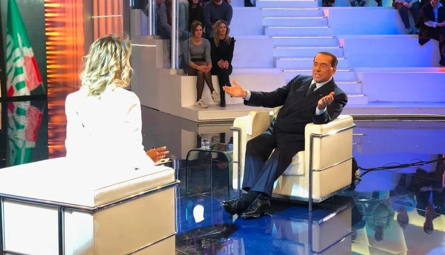 Silvio Berlusconi, lapsus a Pomeriggio 5: "Italiani impazziti, quanti votano per me". Sondaggi, i veri dati