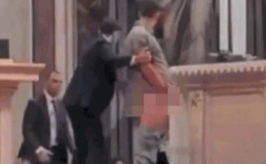 https://media.liberoquotidiano.it/9PATplCVvT13NremR4FDPkVoPtu3gpsCv4R-0sYU9MM/width:800/quality:90/aW1hZ2VzLzIwMjUvMTAvMTMvMDkyMTU4MjUzLTFiMTBkNzFhLThmMzAtNDc4Yy04NTQ4LTI3YWIwZDNlYzAzOC5qcGc.webp