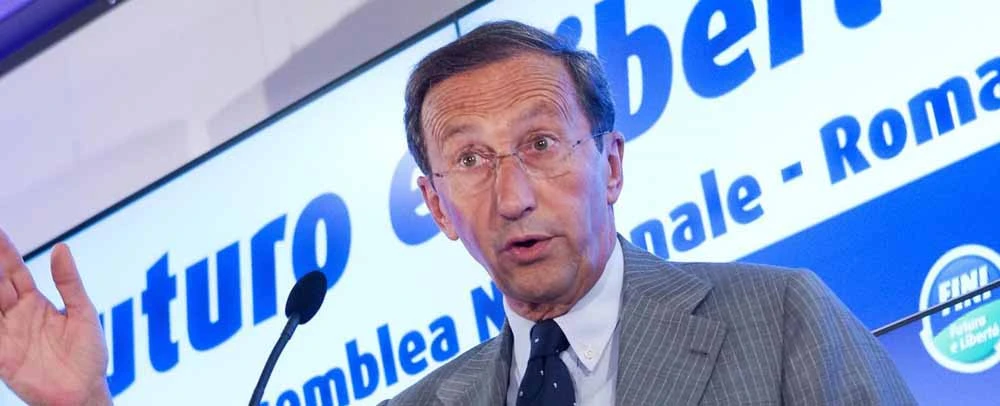 Fini: "Il Terzo polo è morto"In ginocchio da Pdl e Pd