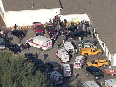 Usa, spari nella scuola: 27 uccisi dai colpi del killer, 14 sono bimbi