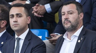 M5s, "in tre pronti a passare con la Lega". L'indiscrezioni e le voci sul dialogo Renzi-Salvini: obiettivo, far fuori Conte