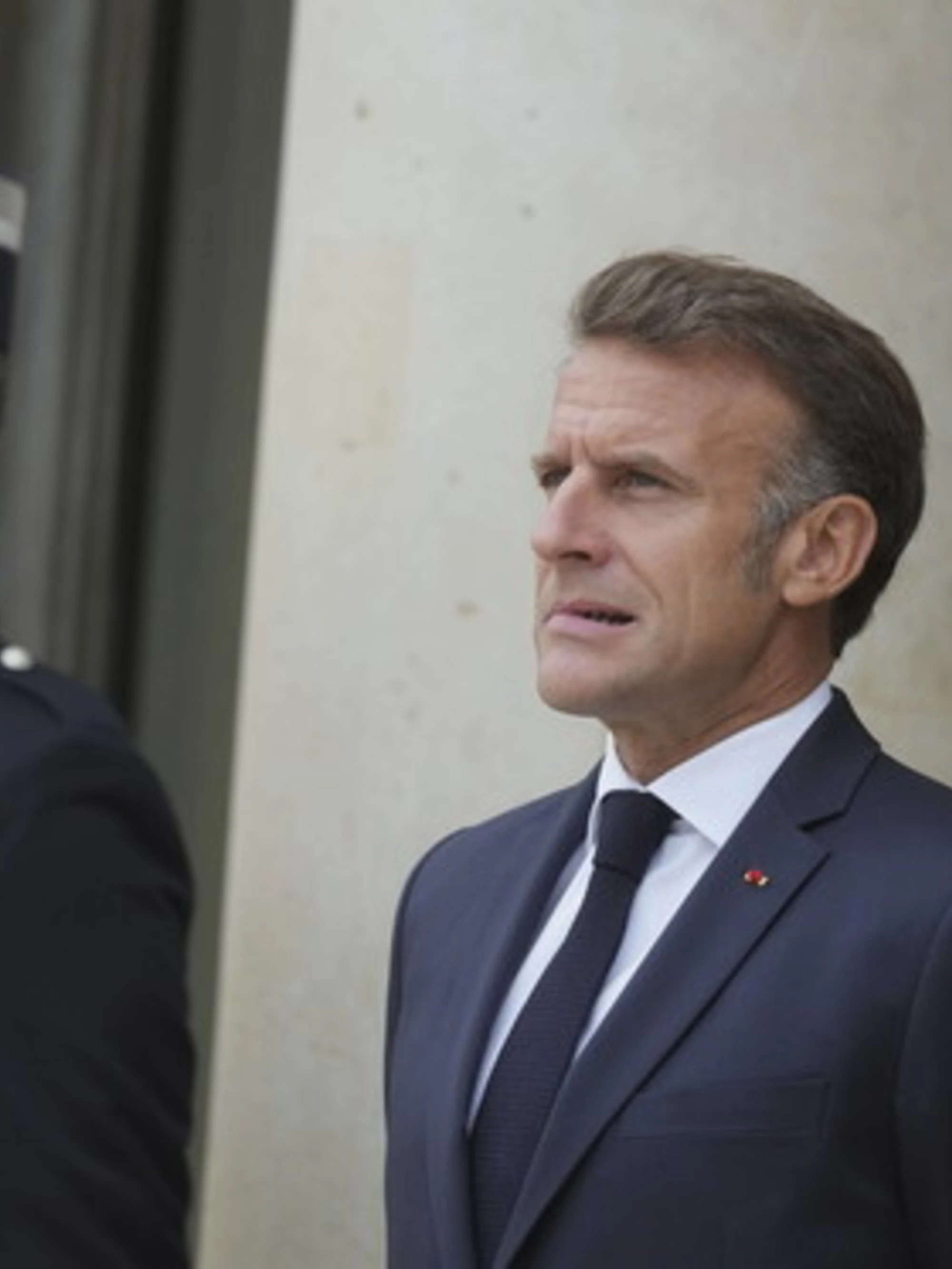Macron "piange" ancora: Francia declassata