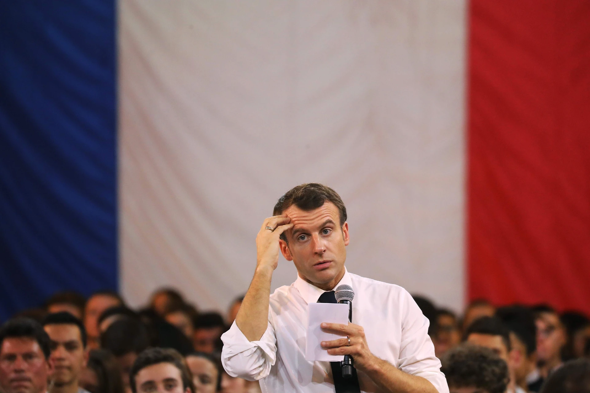 Emmanuel Macron, il video di Conte e Merkel che gli hanno fatto saltare i nervi