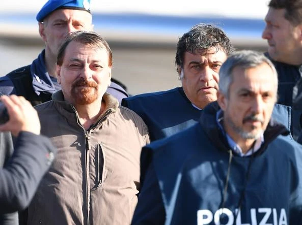 Cesare Battisti parla dal carcere e punta il dito: "Mi sono sentito umiliato"