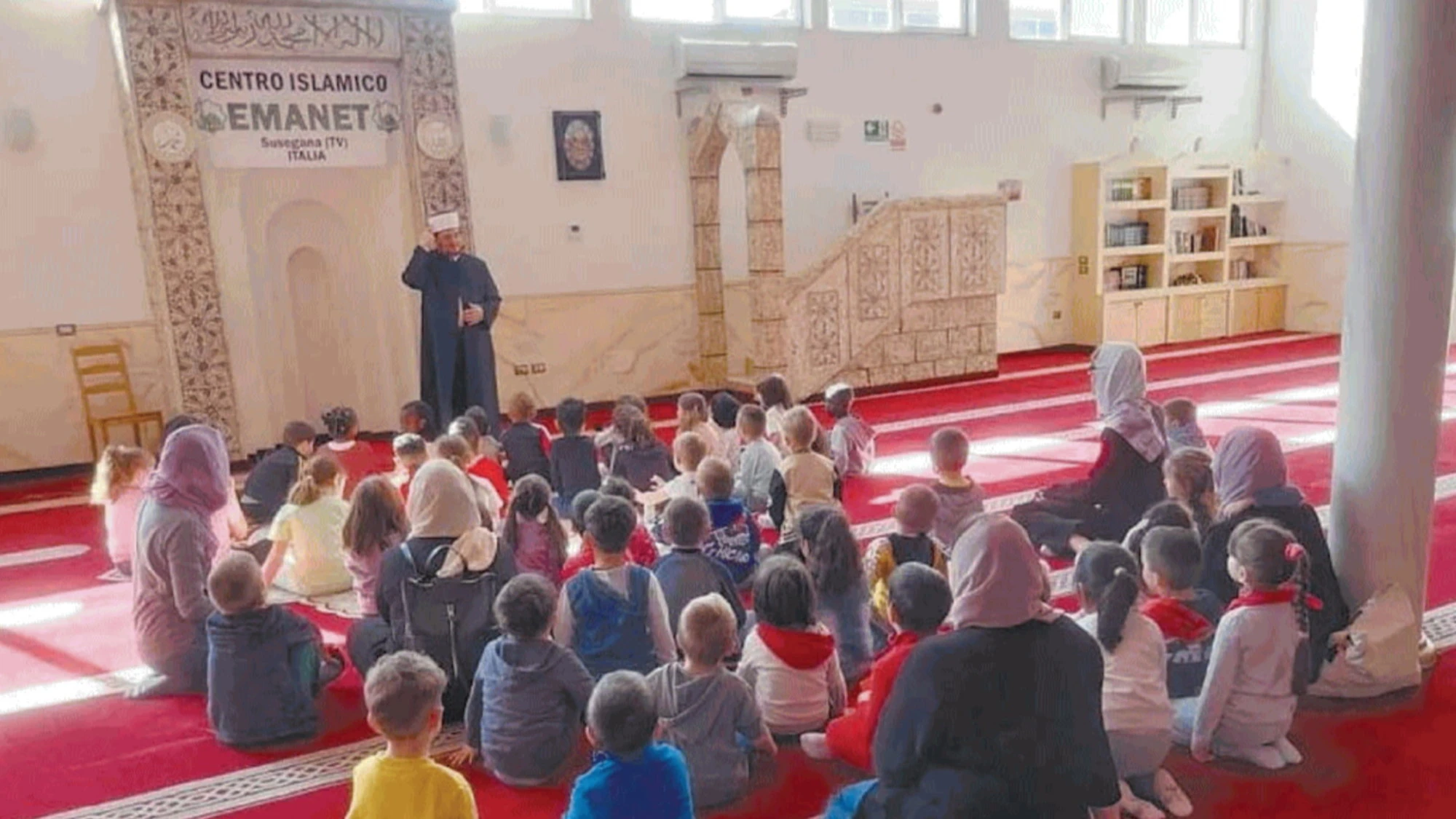 L'asilo in moschea: provano a normalizzare la sottomissione all'Islam