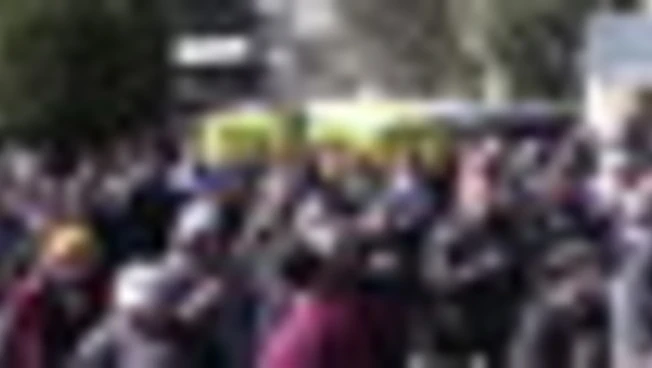 Libano, in migliaia ai funerali delle vittime celebrate da Hezbollah