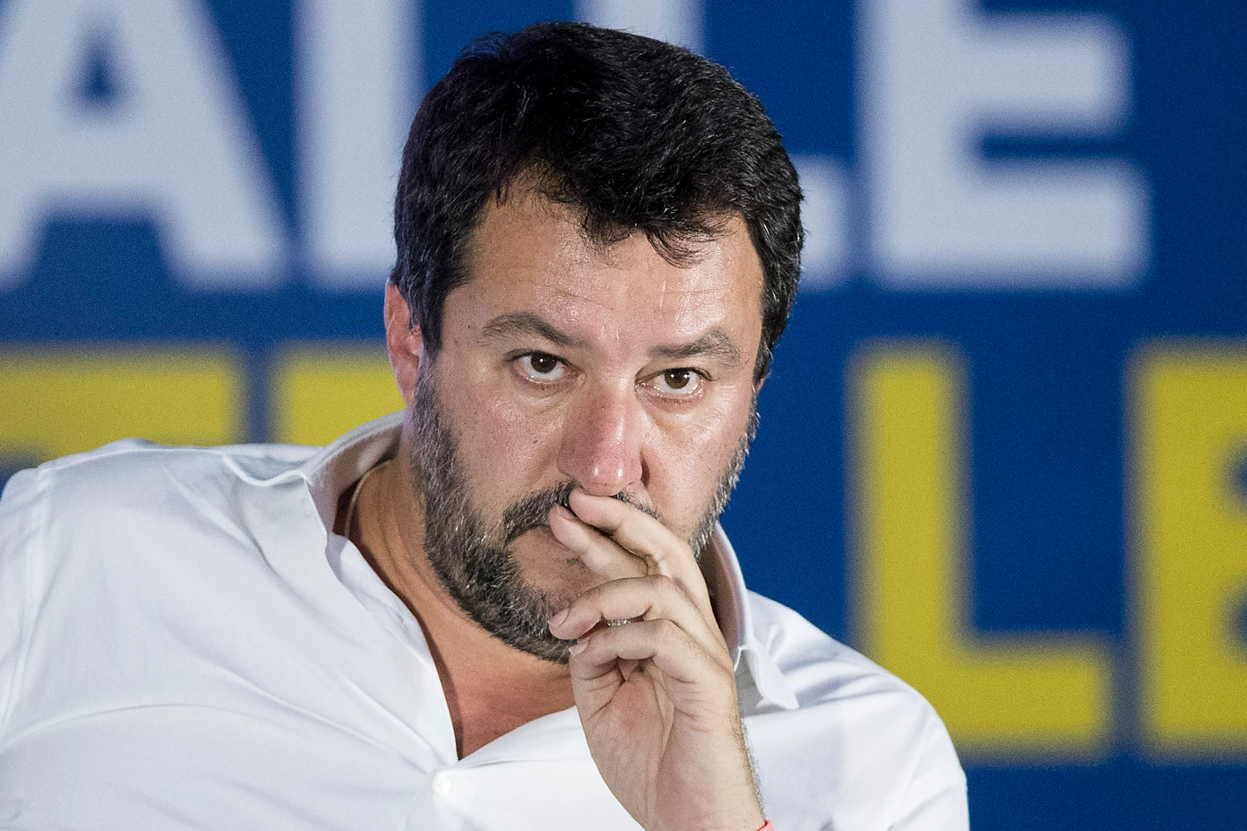 Giuseppe Conte "scippa" la polizia a Matteo Salvini: il governo ricicla le promesse del leghista