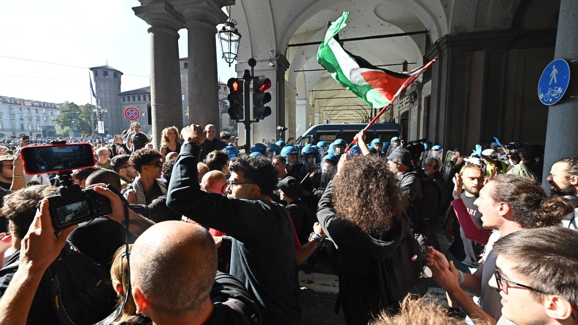 Corteo pro-pal, Montaruli (FdI): "Giovani pd in piazza chi sfonda polizia e viola ordinanze prefetto"