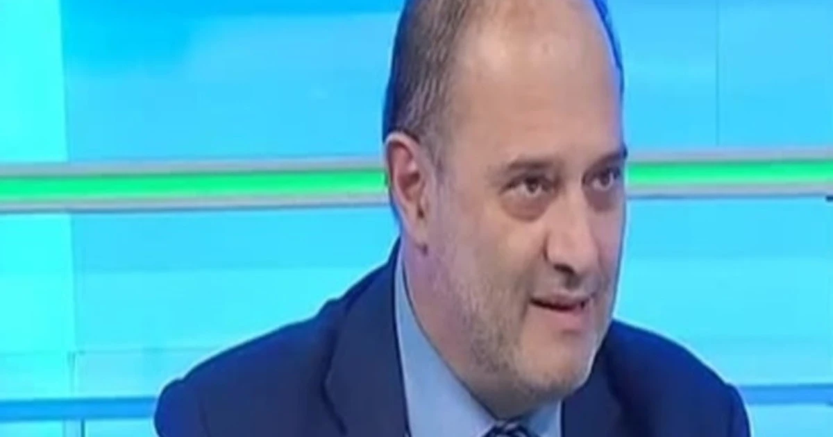Franco Bechis tifa Renzi: "Facci sognare, liberaci dal dittatorello". Reteoscena: "Furbata Conte, è rimasto fregato"