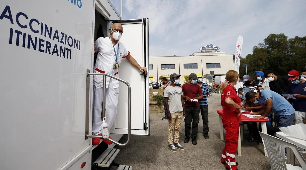 Coronavirus, bollettino 20 agosto: reparti Covid e intensive, cresce l'occupazione. Gli Over 50 "condannano" la campagna vaccinale