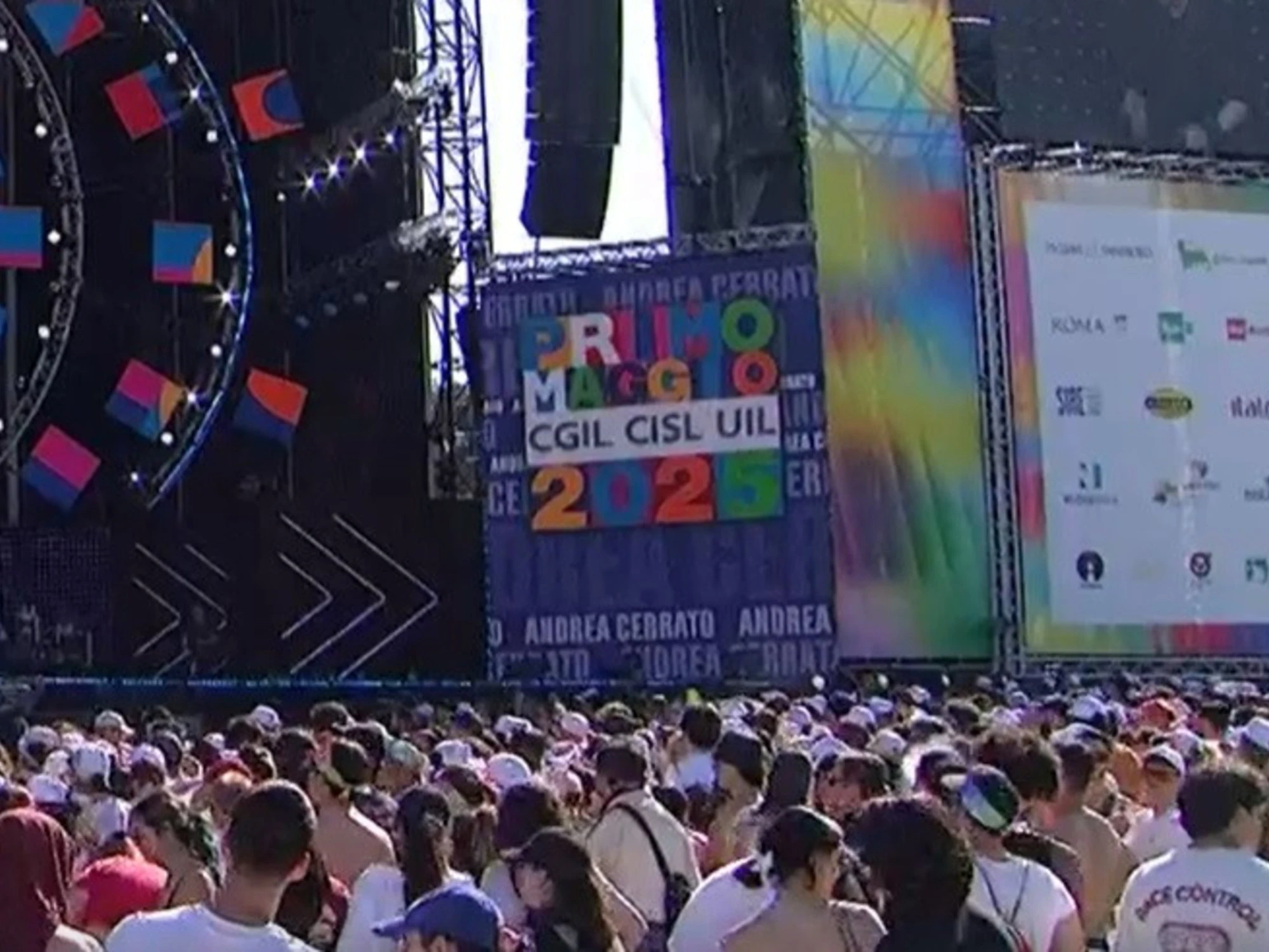 Concertone Primo Maggio, sconcerto in diretta: "Chi ca*** è questo?"