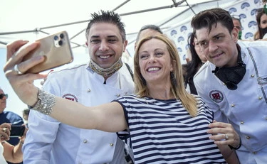 Giorgia Meloni, tam-tam impazzito a Vieste: "Sta arrivando..."