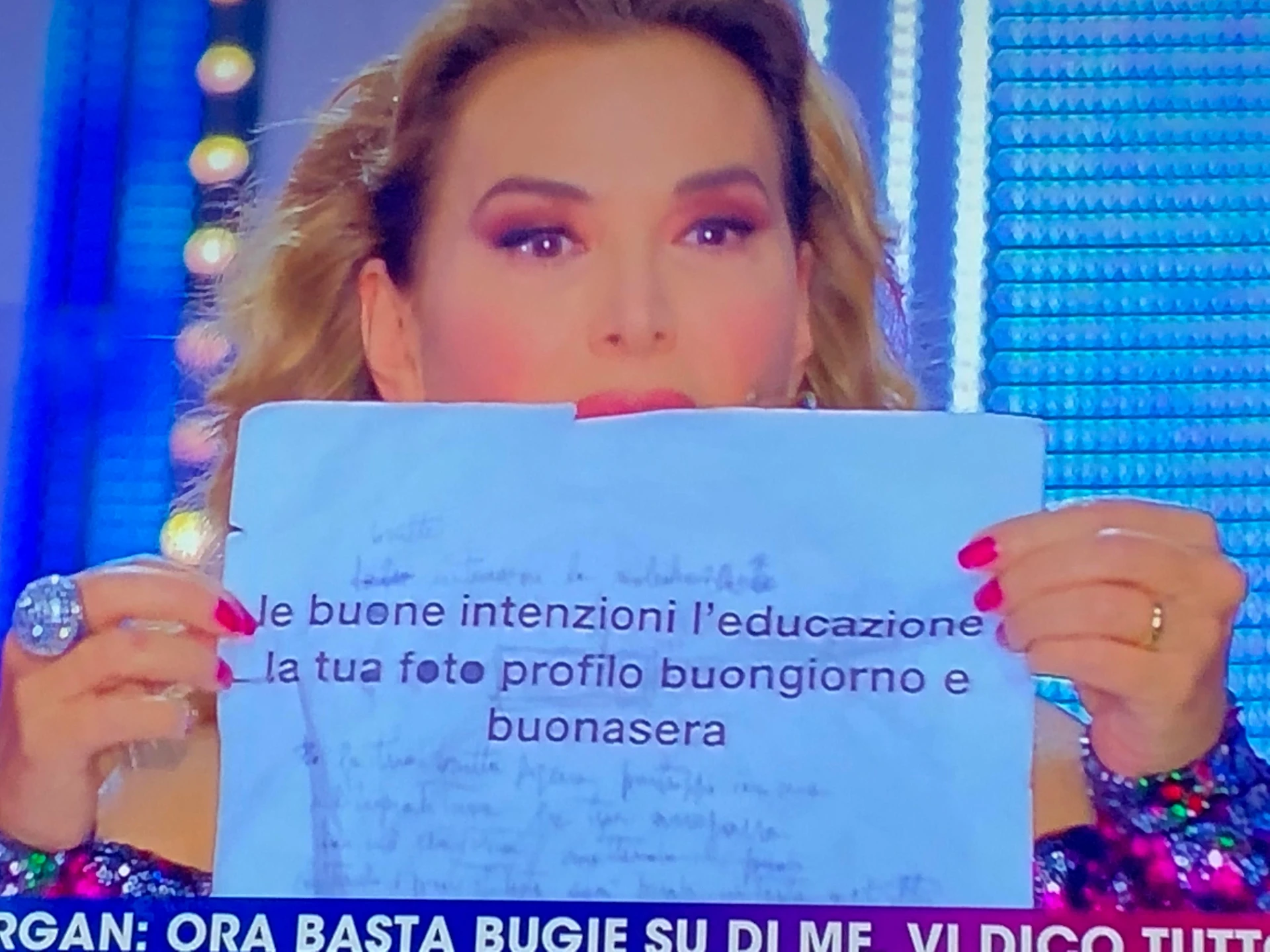 Morgan inedito: Barbara d'Urso mostra in diretta il foglietto della canzone modificata di Sanremo 2020