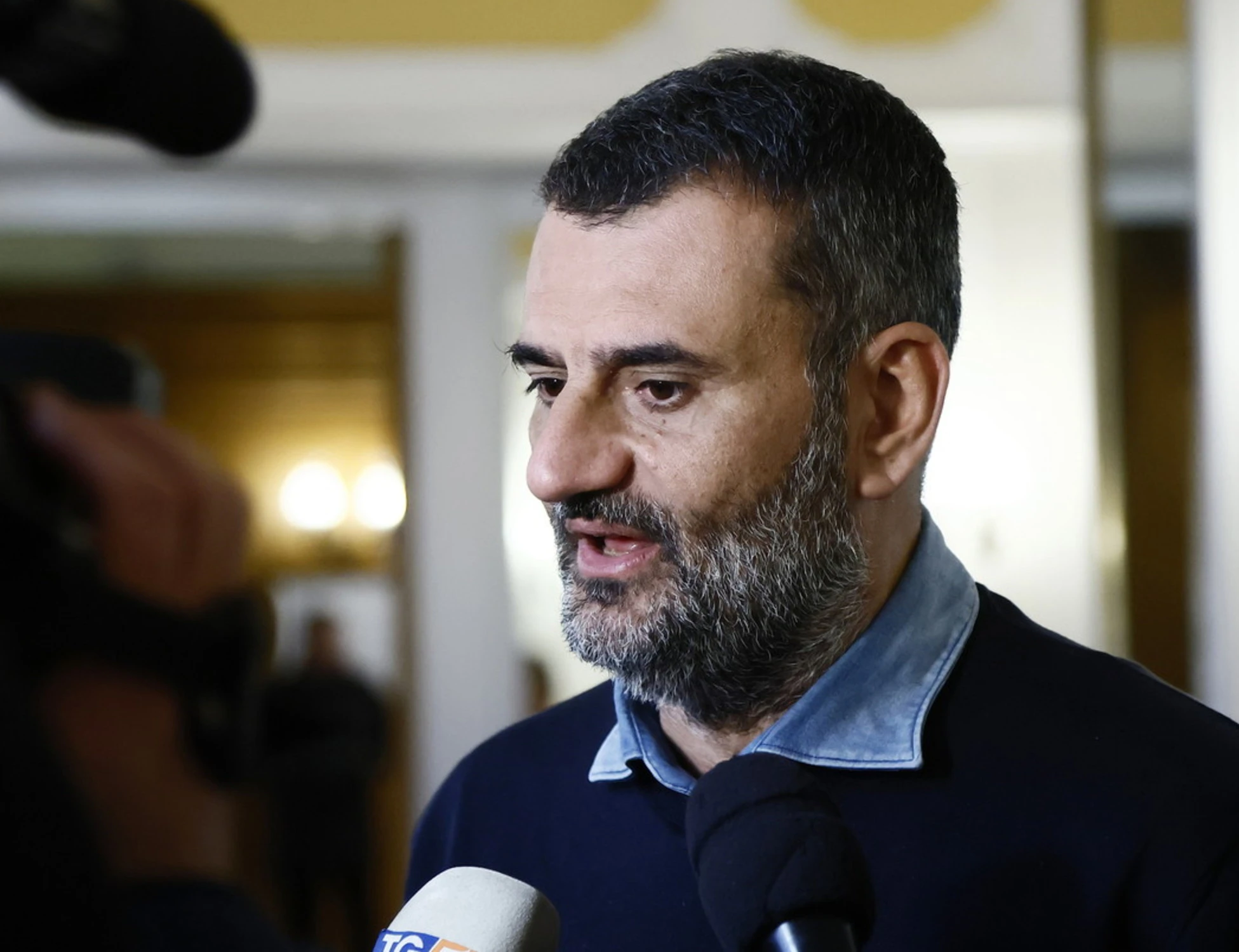 De Luca affonda il Pd, esplode il caso Decaro: "Piccolo problema, niente da dire?"