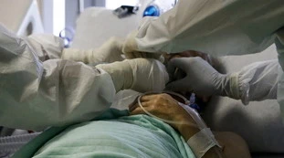 Coronavirus, bollettino 23 novembre: 22mila contagi ma i morti salgono ancora. Il drammatico rapporto tra terapie intensive e decessi