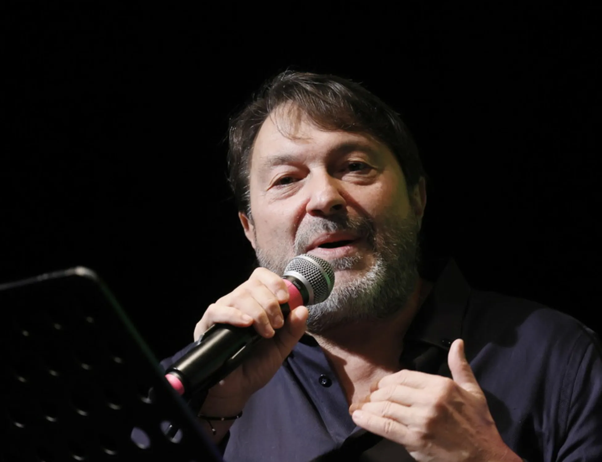 "Avances anche a lei...". Lite tra due donne: Sigfrido, che imbarazzo