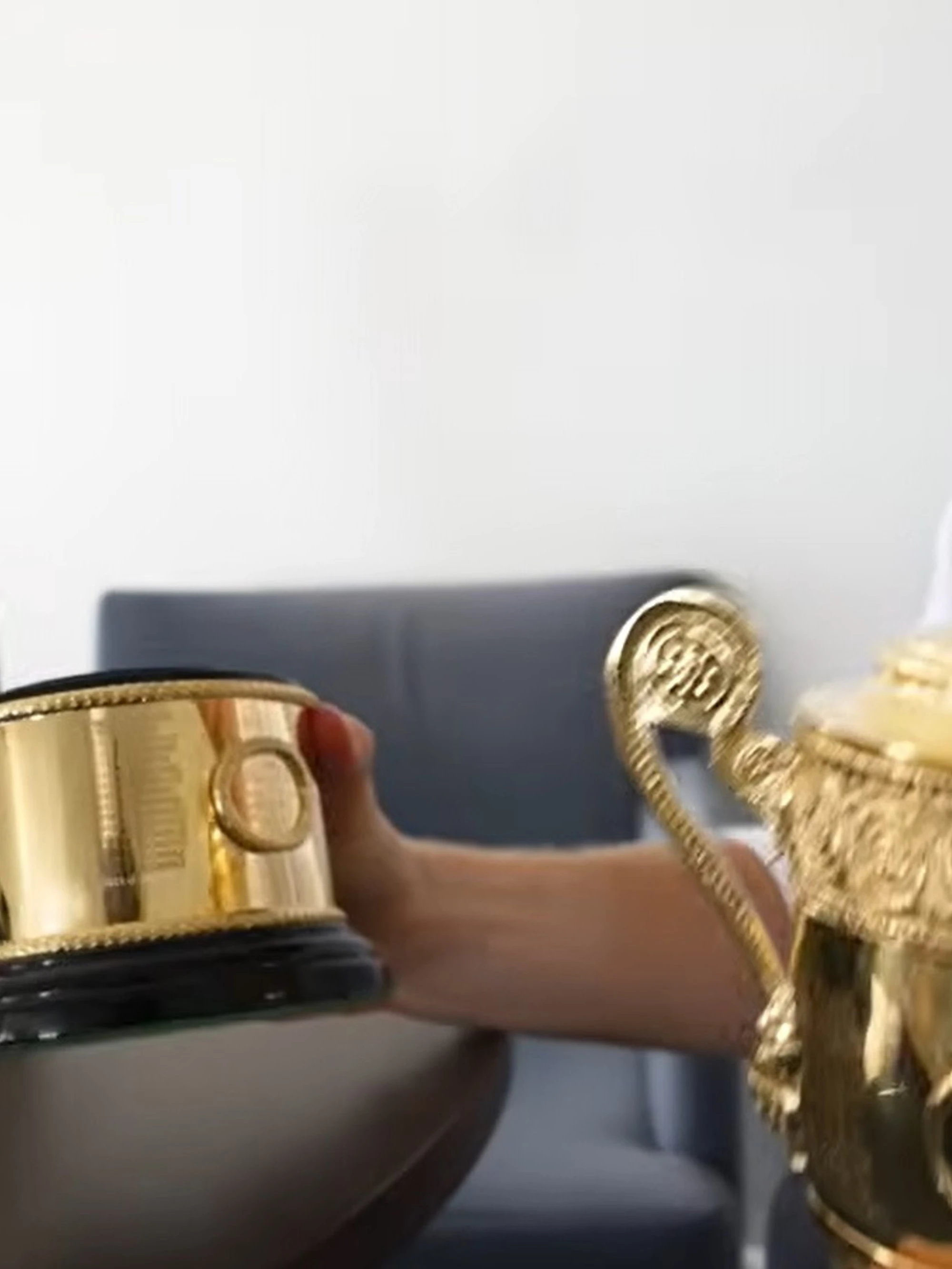 Jannik Sinner, il trofeo di Wimbledon si spezza in due