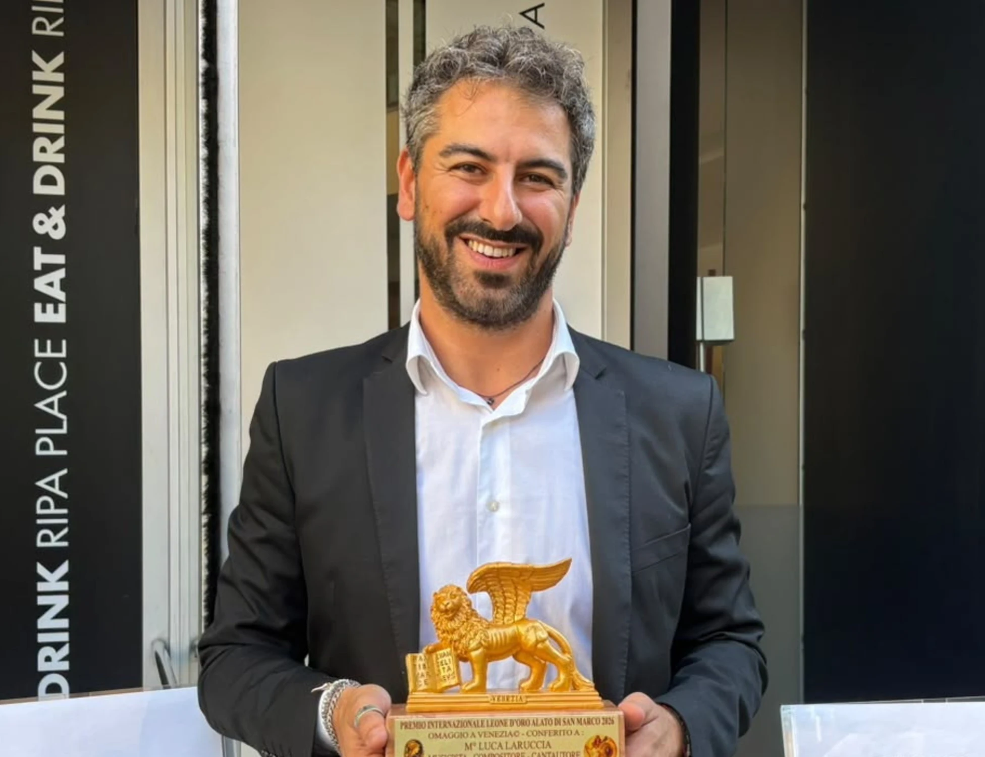 Luca Laruccia, il "sarto della musica italiana" premiato con il Leone d'oro alato di San Marco