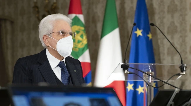 Sergio Mattarella, retroscena sullo "scenario nefasto". "Compravendita in parlamento e voto anticipato"