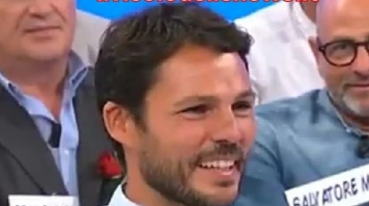 Uomini e donne, pesantissimo segreto nel passato del cavaliere Gianluca Scuotto: Maria De Filippi lo sapeva?