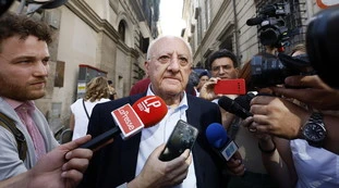 Vincenzo De Luca insulta Meloni: &quot;Dio patria e Beautiful&quot;