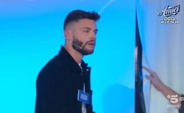 Uomini e donne, Tina Cippolari e la furibonda lite in studio: "Codardo"