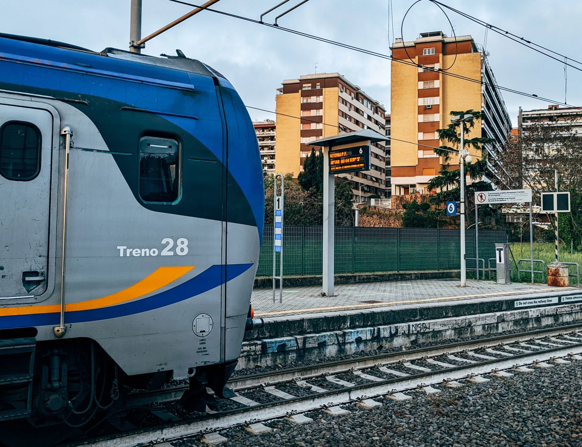 Modena, il tunisino e la violenza sessuale in treno su una ragazza in carrozzina: come lo fermano