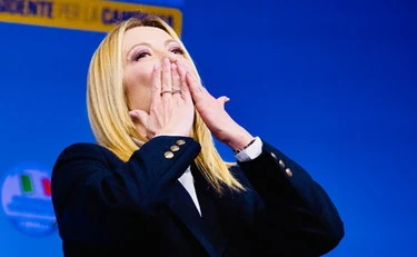 Meloni, anche l'Economist la elogia: "Perché è un politico eccezionale"