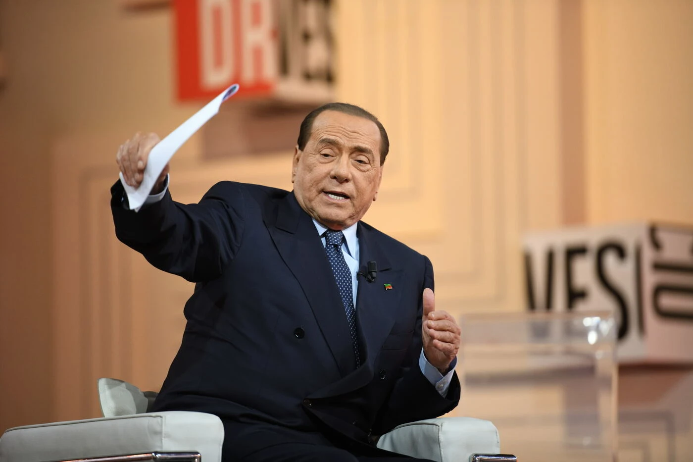 Silvio Berlusconi, campagna elettorale atomica: "Verrebbe asfaltato, quindi...". La voce: come fregherà tutti