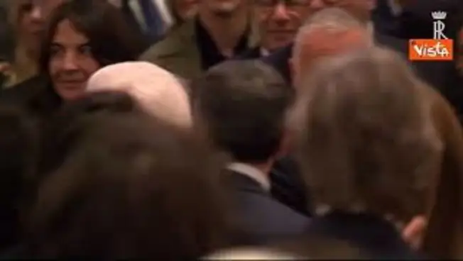 Leggi l'articolo: Mattarella lascia la Scala tra gli applausi dopo la cerimonia per i 150 anni del Corriere della Sera