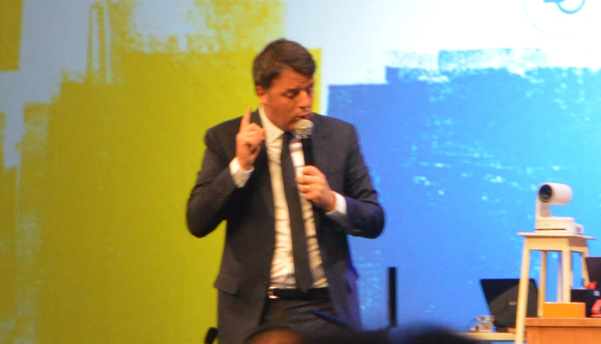 Matteo Renzi alla Leopolda ci riprova: "Gli 80 euro anche alle famiglie con figli"