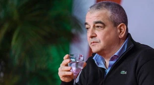Cospito, Fazzolari sospetta: "Cosa inquieta dei dem in carcere"