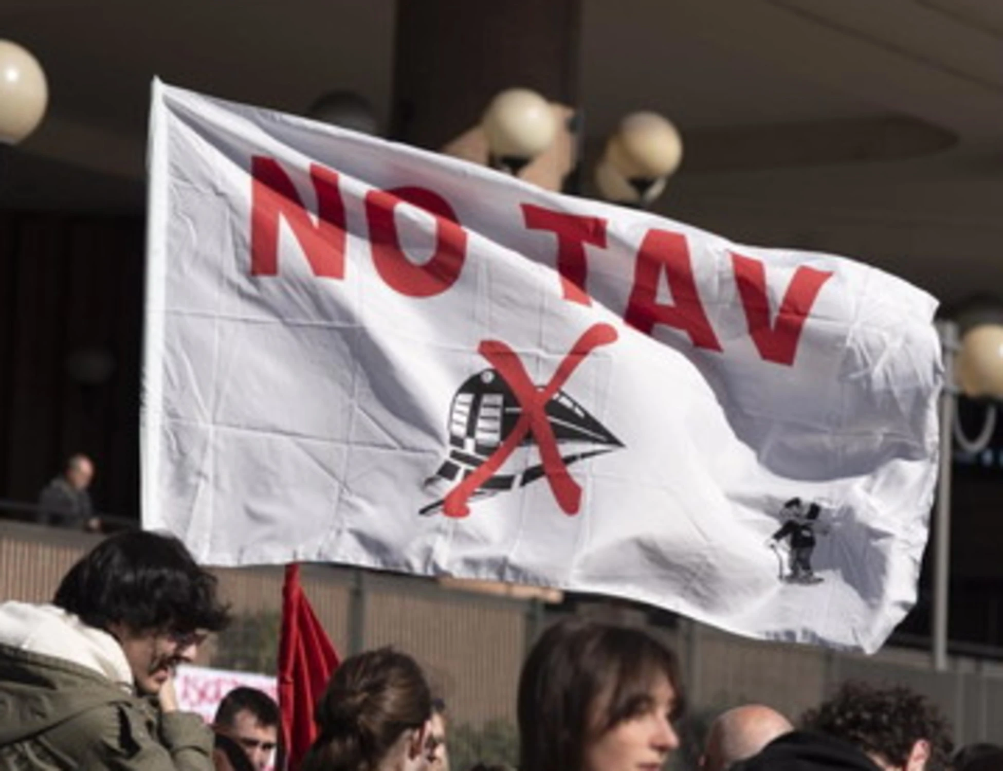 Torino, la denuncia del No-Tav: "L'uomo del Pd ci picchiava"