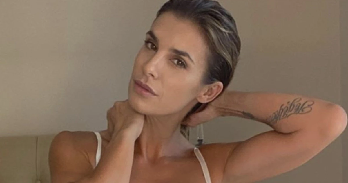 Elisabetta Canalis, doppio scatto bollente in lingerie: "Per colpa tua milioni di diottrie perse"