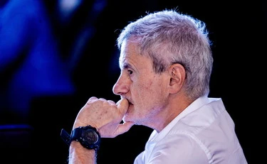 Gianni Alemanno "aggredito da attivisti di sinistra": calci all'auto e sputi
