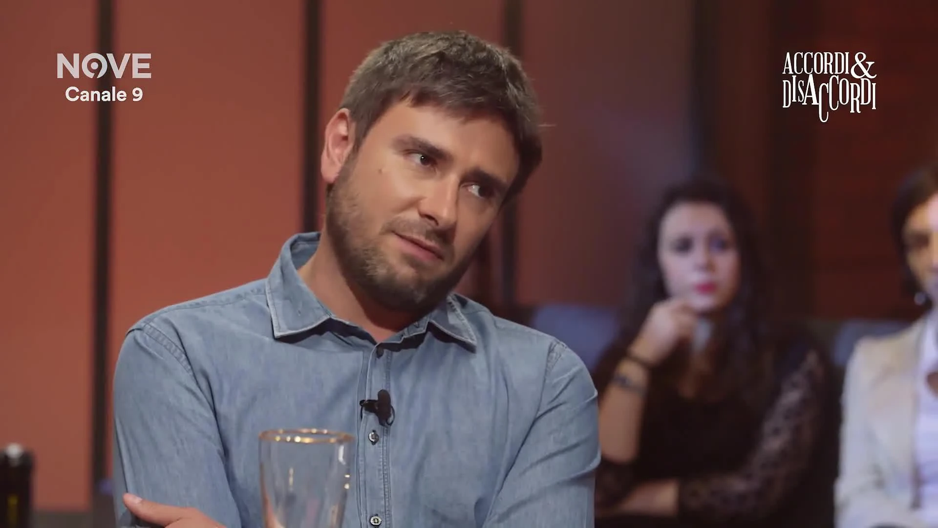 Alessandro Di Battista, l'annuncio che fa tremare il M5s: "Se cade il governo, mi ricandido"