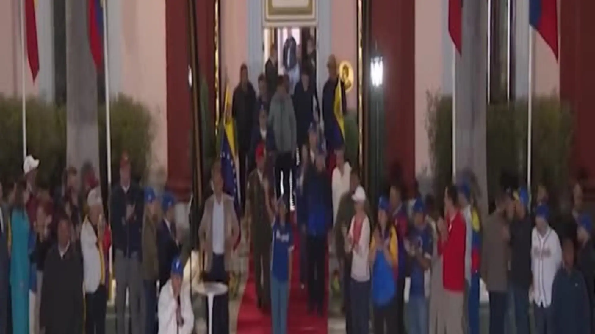 Baseball, la presidente ad interim del Venezuela riceve il trofeo del World Classic