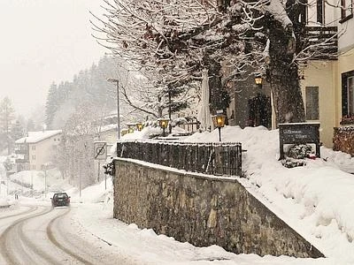 Maltempo, allerta al Centro-Nord Milano si sveglia sotto la neve
