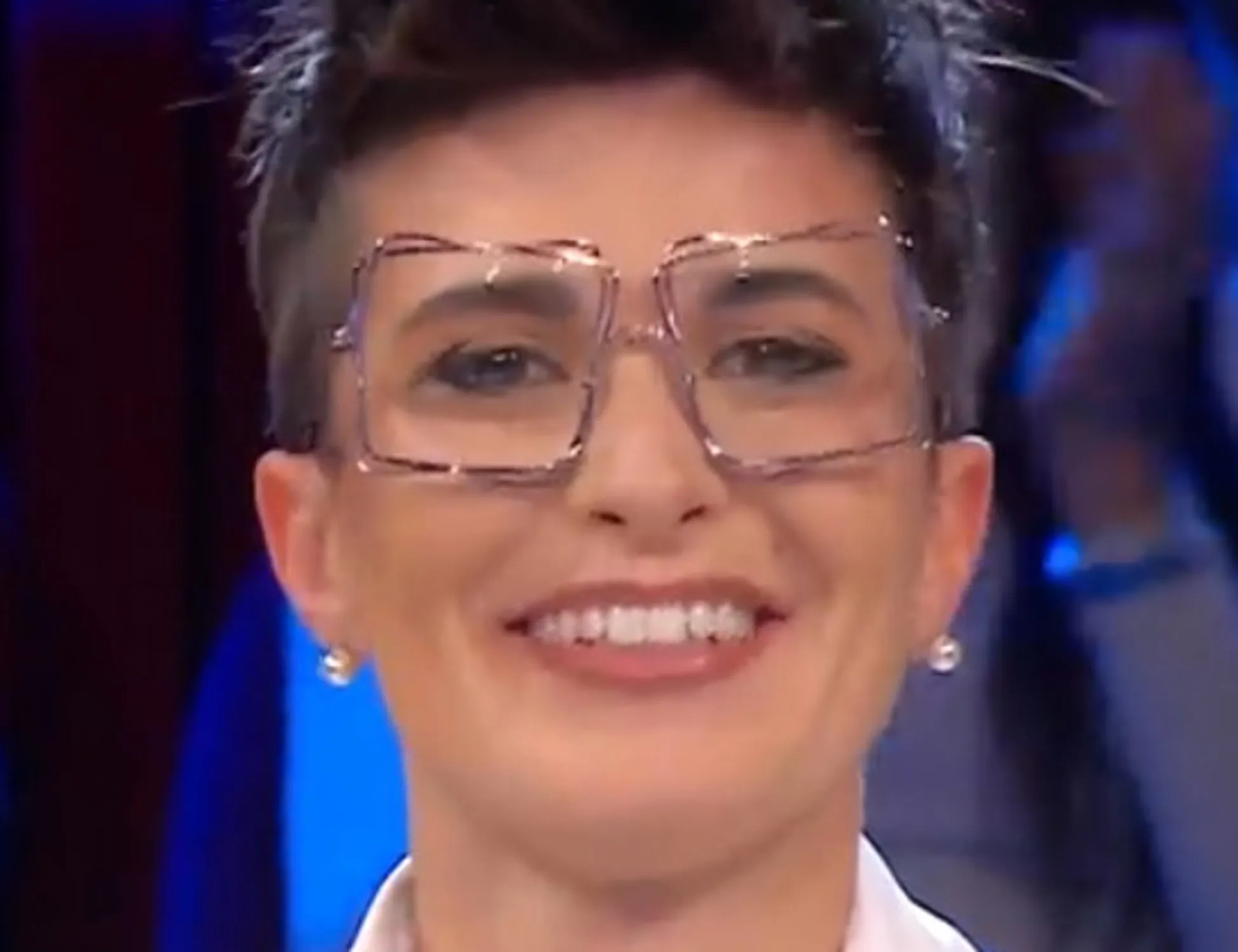 Affari Tuoi, la concorrente si presenta vestita così: è bufera