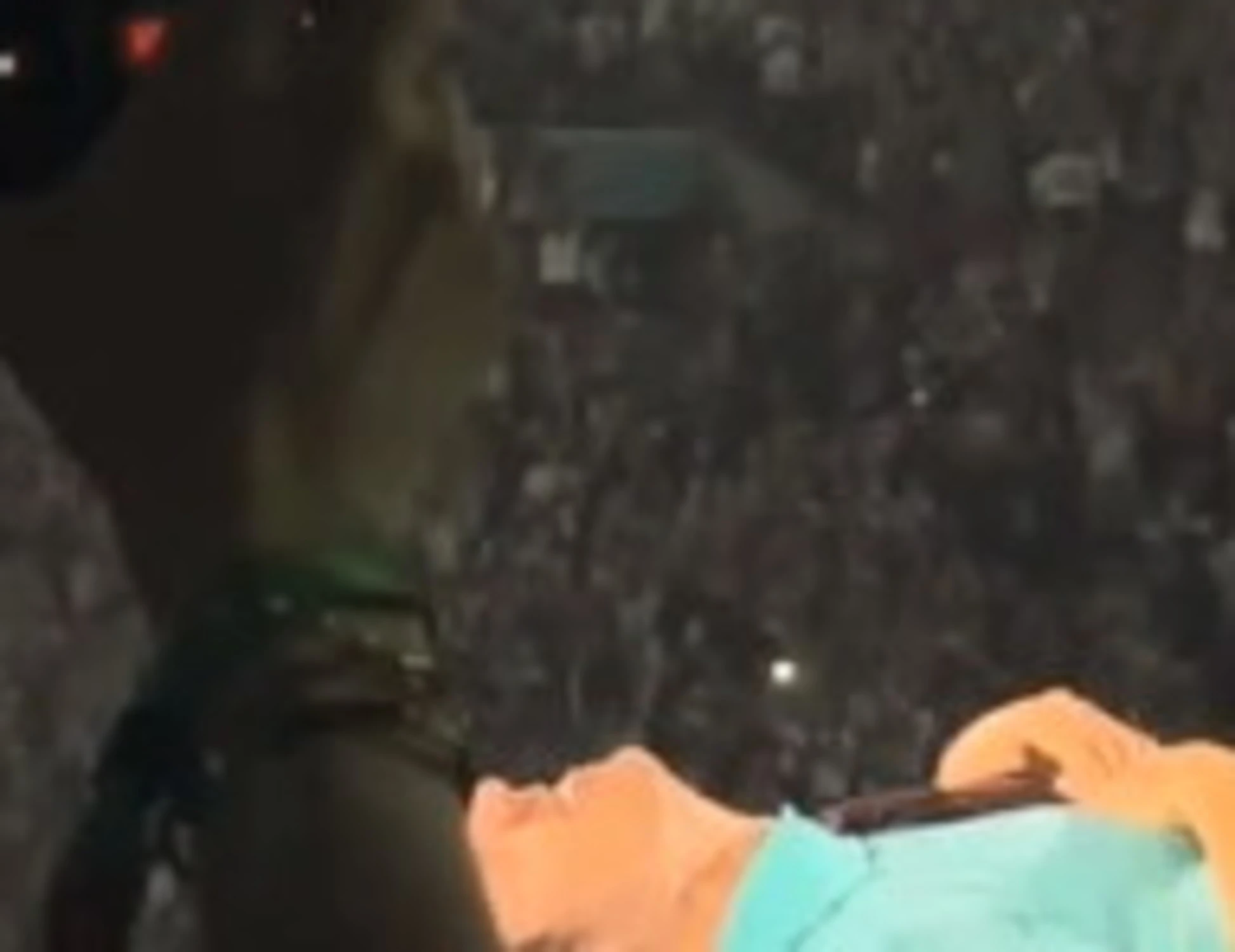 Harry Styles, soffoca con l'acqua e poi si accascia: paura sul palco