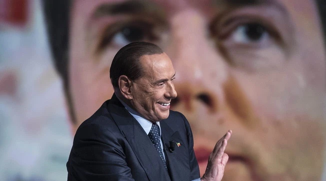 Silvio Berlusconi, la telefonata a Matteo Renzi: "Dovevi votare la sfiducia", "Avrei perso qualcuno dei miei"