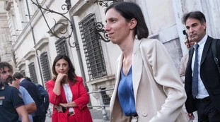Elly Schlein rispunta ed esulta per le firme false: figuraccia