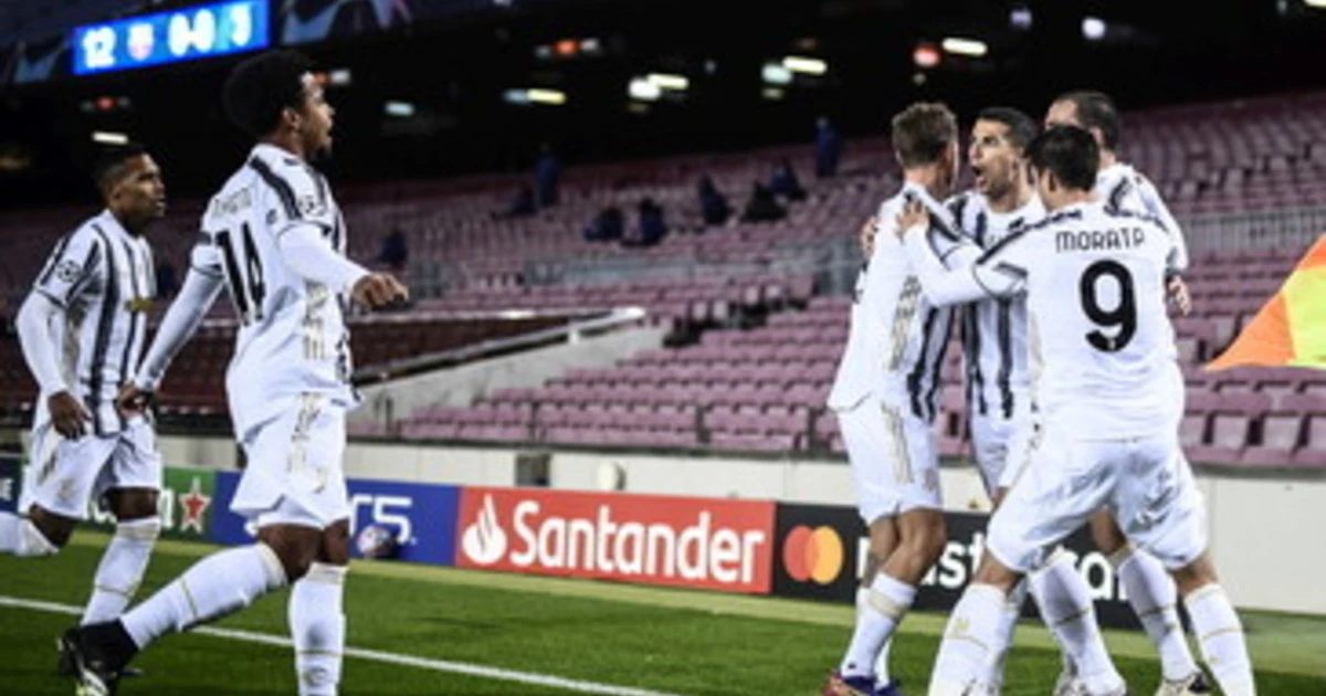 Juventus, una serata da Champions: Barça e Messi annichiliti, doppietta di Ronaldo e primo posto
