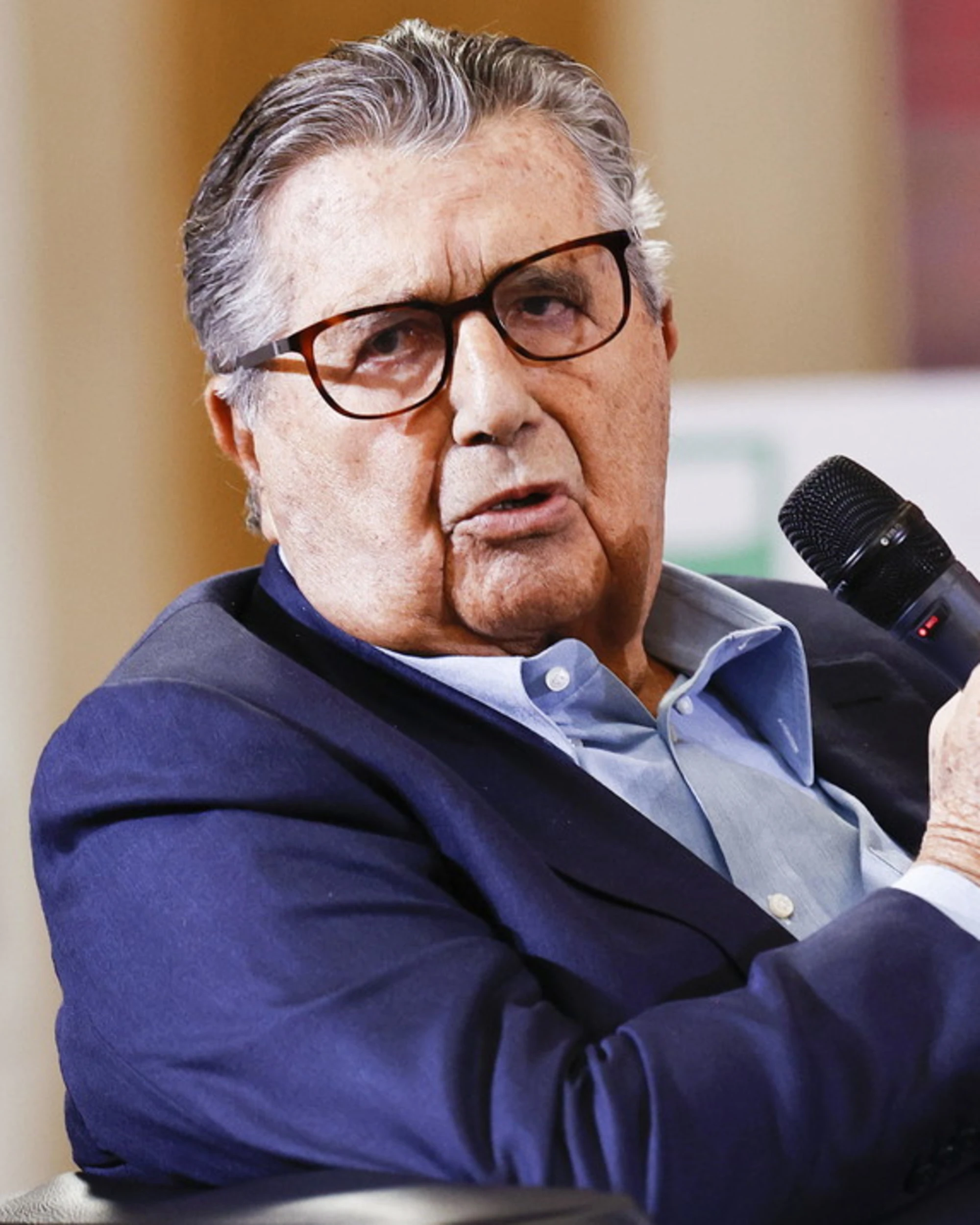 Il flop di De Benedetti: lascia il suo "Domani" a una fondazione