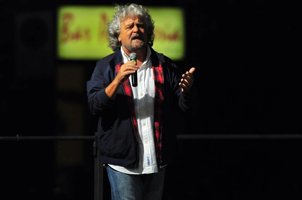 Beppe Grillo in Piazza Duomo: "La nostra è la rivoluzione della felicità"