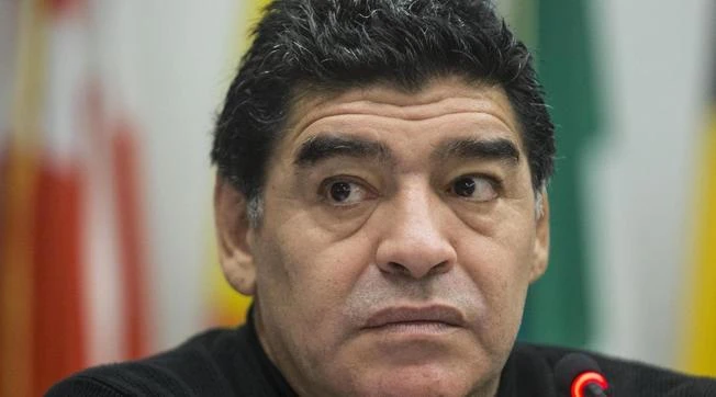 Diego Maradona, l'accusa dell'infermiera: "Sette giorni prima di morire è caduto e ha battuto la testa. Ma nessuno lo ha portato in ospedale"